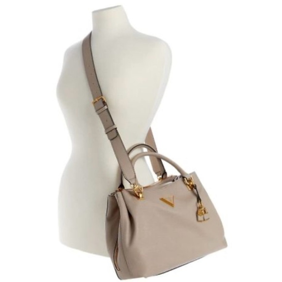 Guess cross body purse. - Picture 2 of 9